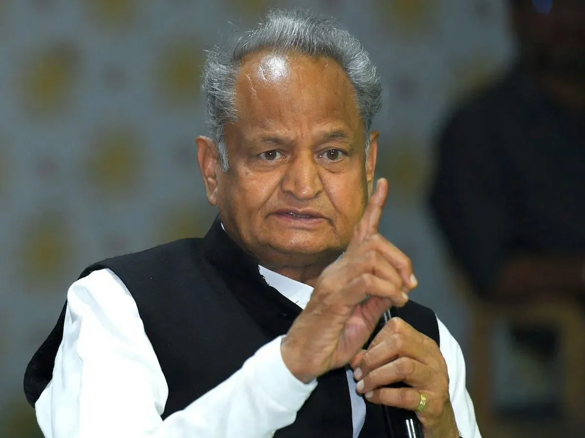 दौसा में नाबालिग किशोरी के साथ गैंगरेप की घटना पर Gehlot का बड़ा बयान, कहा-भाजपा सरकार अपनी जिम्मेदारी… | Parmarth TV