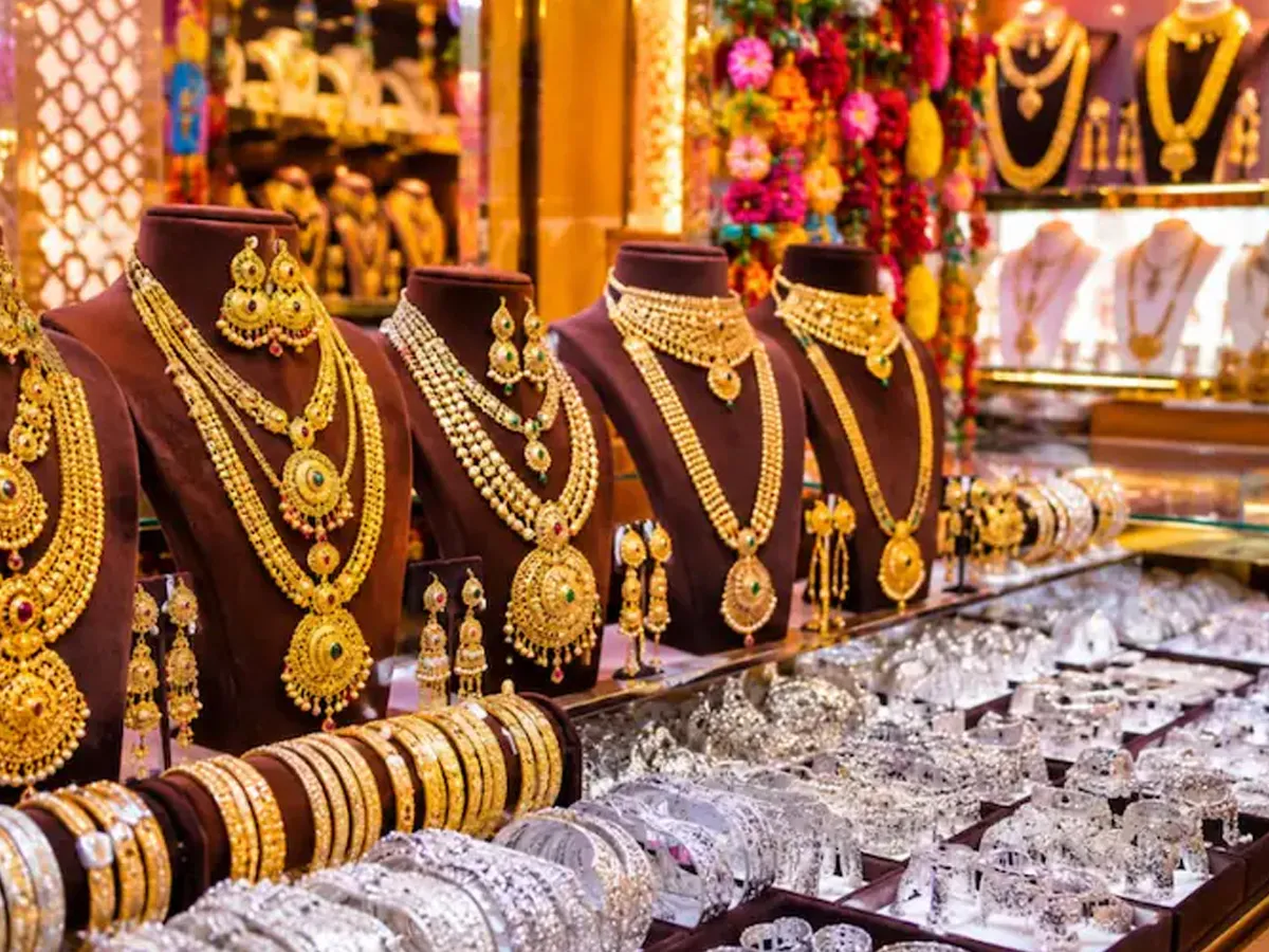 Gold-silver prices: दस महीने बाद दो लाख के नीचे आई चांदी, आज सोना-चांदी के इतने गिर गए दाम | Parmarth TV