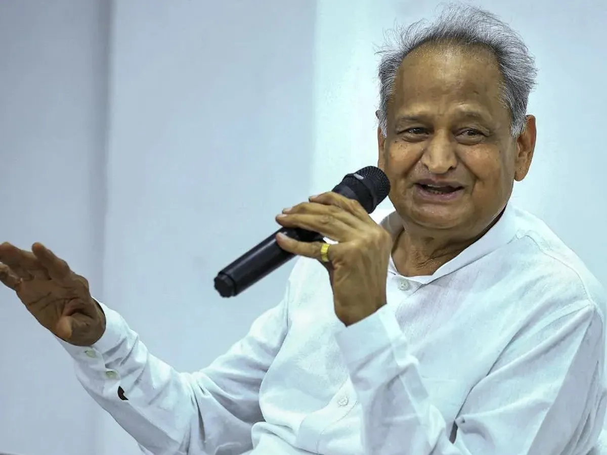 वोट चोरी, मतदाता सूची से नाम कटने और चुनाव आयोग की भूमिका पर उठ रहे सवालों ने लोकतंत्र की बुनियाद को हिला दियाः Gehlot | Parmarth TV
