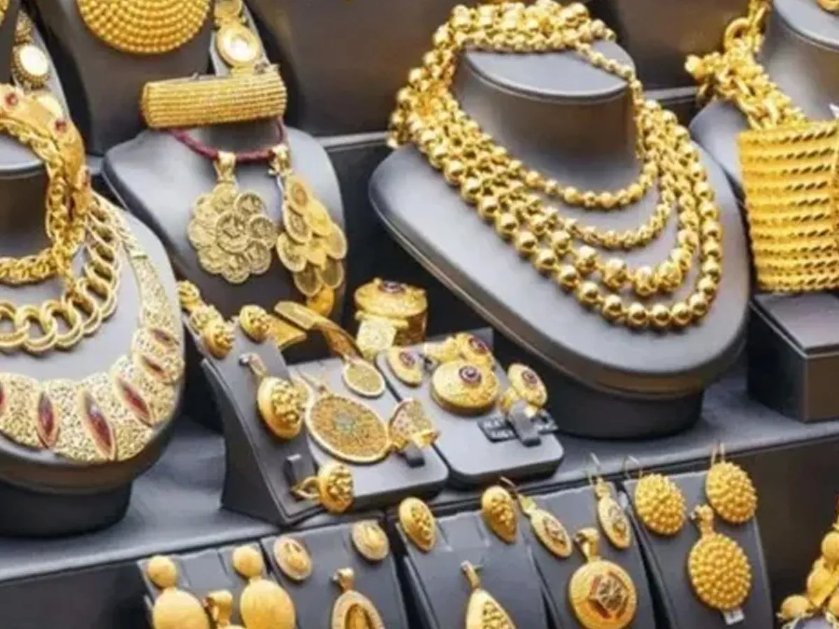 Gold-Silver prices: चांदी 2,442 रुपए हुई सस्ती, इतने गिर गए हैं सोने के दाम | Parmarth TV