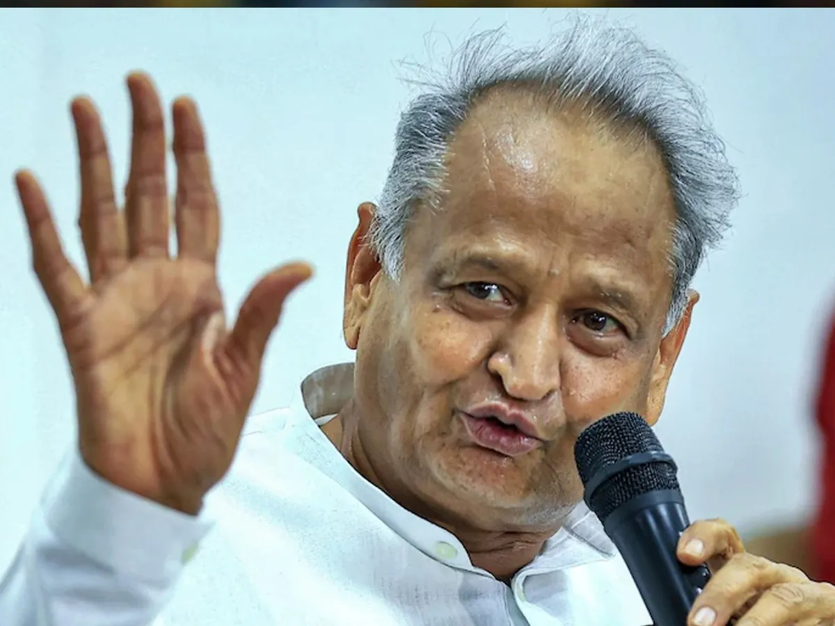 Gehlot ने भजनलाल सरकार पर कसा तंज, कहा- जो सरकार रात-दिन सनातन की बात करती है… | Parmarth TV