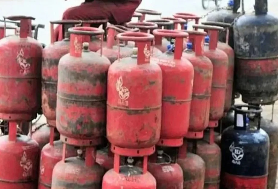 LPG Price: राजस्थान में इतने रुपए सस्ता हो गया है एलपीजी सिलेंडर, जान लें ताजा कीमत