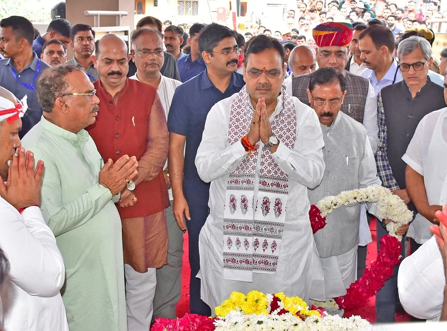 Rajasthan: वासुदेव देवनानी की पत्नी को सीएम भजनलाल ने दी श्रद्धांजलि,  गहलोत और राजे ने भी प्रकट दिया दुख