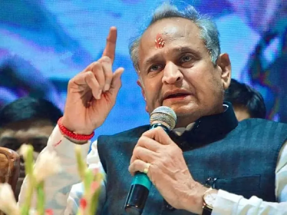 Rajasthan:  पूर्व सीएम गहलोत ने सरकार पर साधा निशाना, धरना प्रदर्शन के बाद ही मिलेगा क्या मुआवजा?