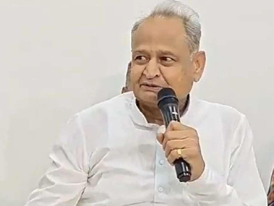 वंदे मातरम् को लेकर Gehlot ने आरएसएस पर साधा निशाना, कहा- ये अपना एजेंडा चलाने के लिए…