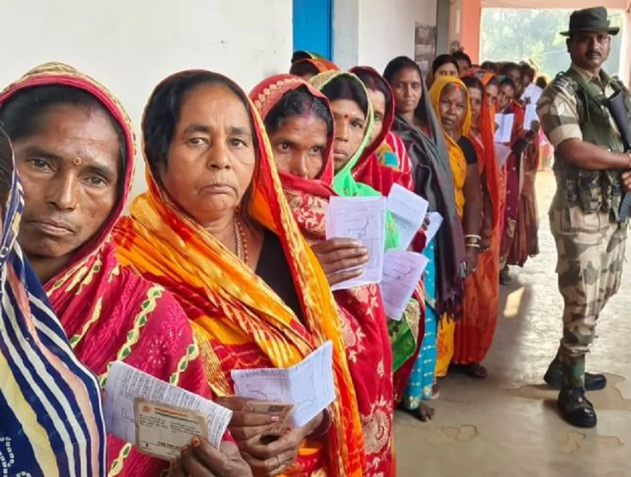 Bihar Assembly Elections: आज 1302 उम्मीदवारों के भाग्य का फैसला ईवीएम में होगा कैद, मतदान शुरू