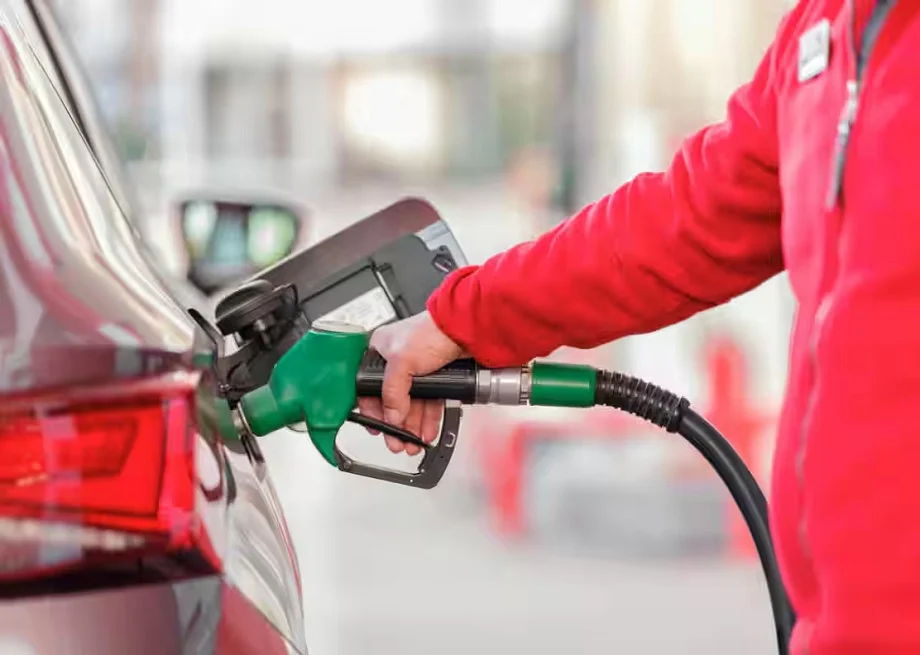 Petrol-Diesel Price: टंकी फुल करवाने से पहले चेक कर लें, आज क्या हैं दोनों ईंधनों की कीमतें
