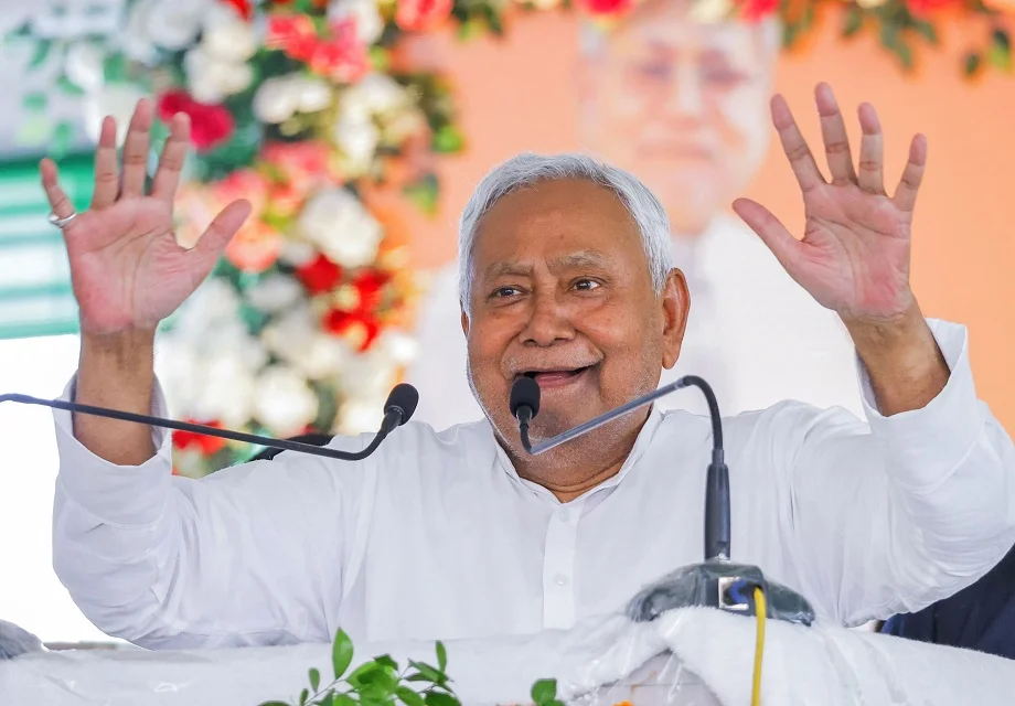 Nitish Kumar दसवीं बार बने बिहार के सीएम, इतने करोड़ की संपत्ति के हैं मालिक