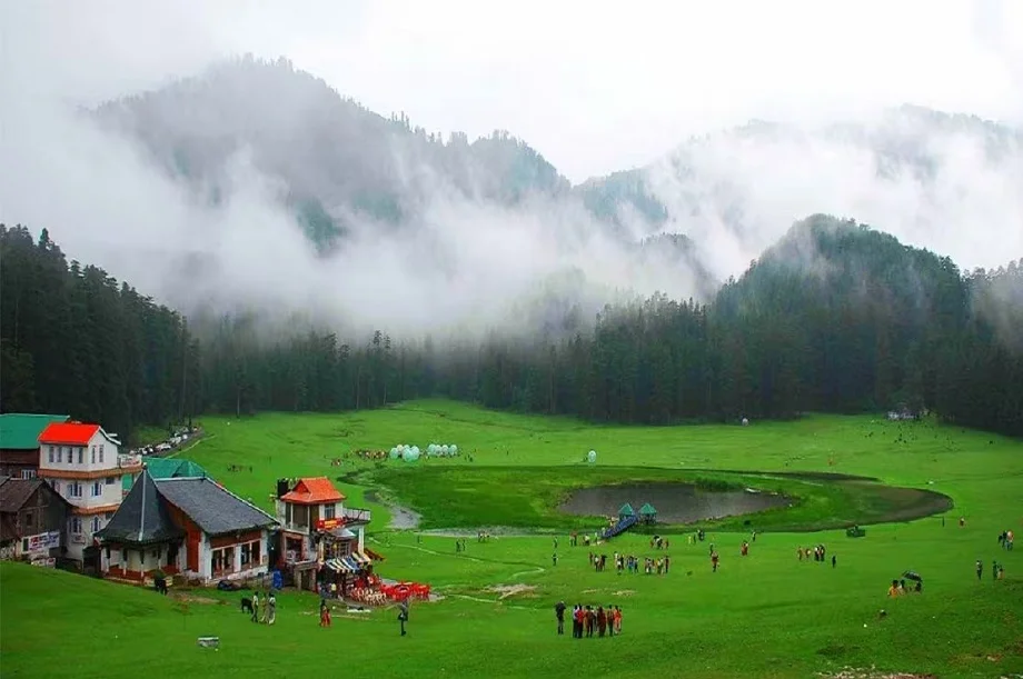 Travel Tips: केवल 24,015 रुपए में करें हिमाचल प्रदेश की सैर, इन खूबसूरत पर्यटक स्थलों का दीदार करने का मिलेगा मौका