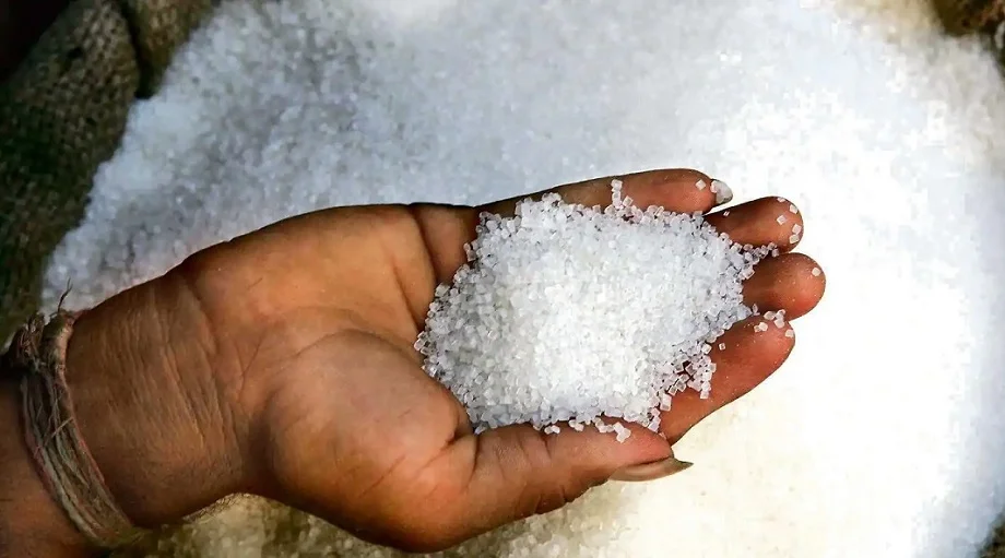 Health Tips: कई प्रकार की परेशानियों का कारण बनती है चीनी, केवल एक महीना छोड़ने से मिलेंगे ये फायदे