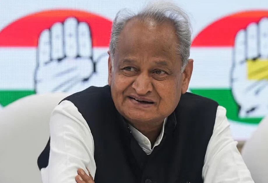 संविधान दिवस पर Gehlot का बड़ा बयान, कहा- आज संवैधानिक मूल्यों व संस्थाओं पर लगातार आघात…