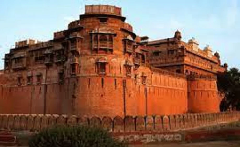 Travel Tips: अपनी खूबसूरती के लिए दुनिया में प्रसिद्ध है बीकानेर का जूनागढ़ किला, एक बार जरूर करें दीदार