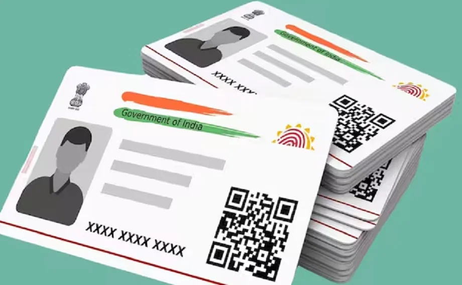 Aadhaar Card:  घर पर ही बनकर आ जाएगा पीवीसी आधार कार्ड, इस प्रकार करें आवेदन