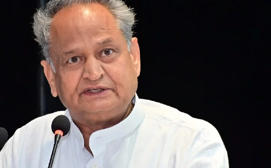 कर्नाटक में सीएम पद को लेकर मचे घमासान की खबरों को लेकर Gehlot ने दिया बड़ा बयान, कहा- हाईकमान अपने स्तर...