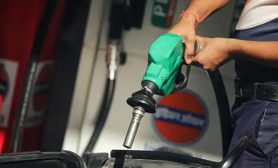 Petrol-Diesel Price: जयपुर में कम हुई या बढ़ गई है कीमतें, जान लें