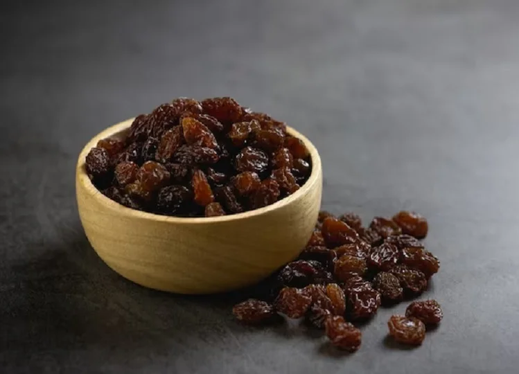 Health Tips: भीगी हुई किशमिश का आज से ही करें सेवन, सेहत को मिलेंगे ये गजब के फायदे