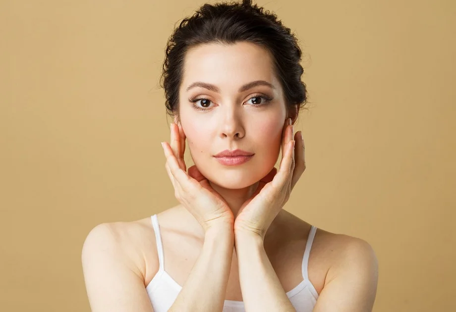 Beauty Tips:  चेहरे की खूबसूरती बढ़ा देता है बेसन से बना ये फेस पैक, आज से ही करें उपयोगी