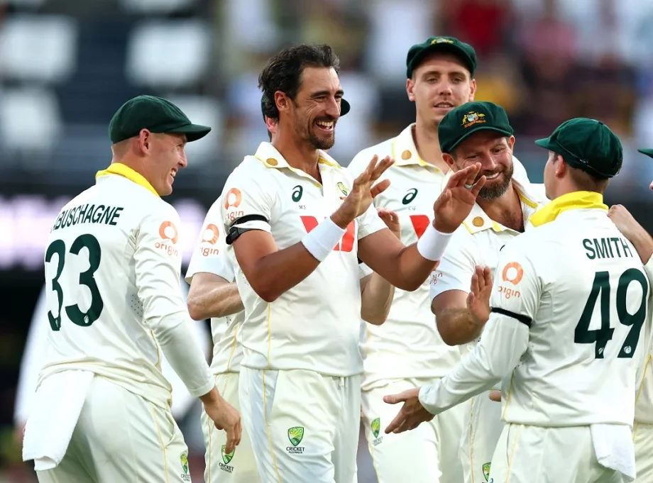 Ashes Series: मिचेल स्टार्क ने बना डाले ये दो रिकॉर्ड, वसीम अकरम का कीर्तिमान किया ध्वस्त
