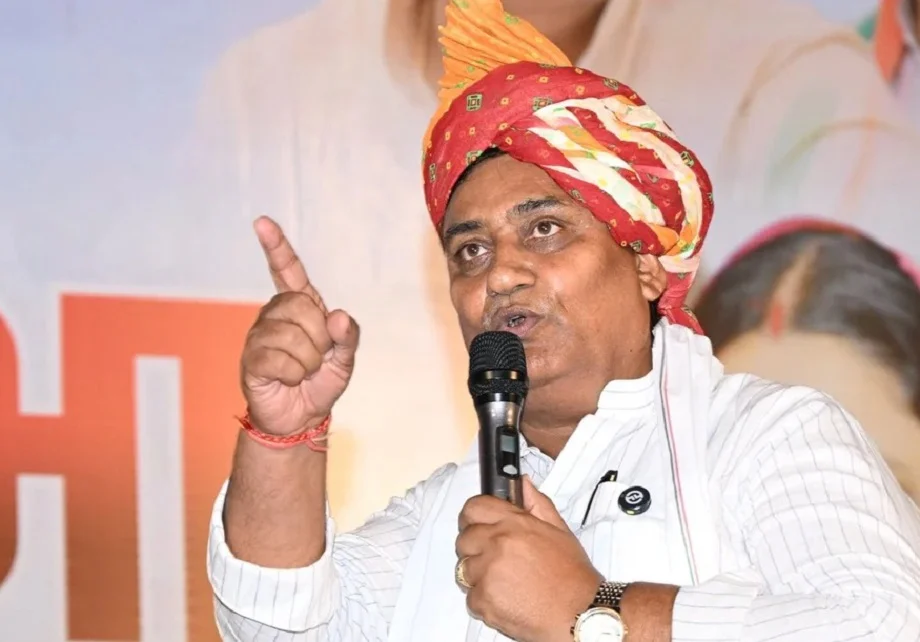 धर्म के नाम पर राजनीति करने वाली भाजपा सरकार मंदिरों की जमीनों को बेचकर जनता की आस्था के साथ खिलवाड़ कर रही: Dotasra