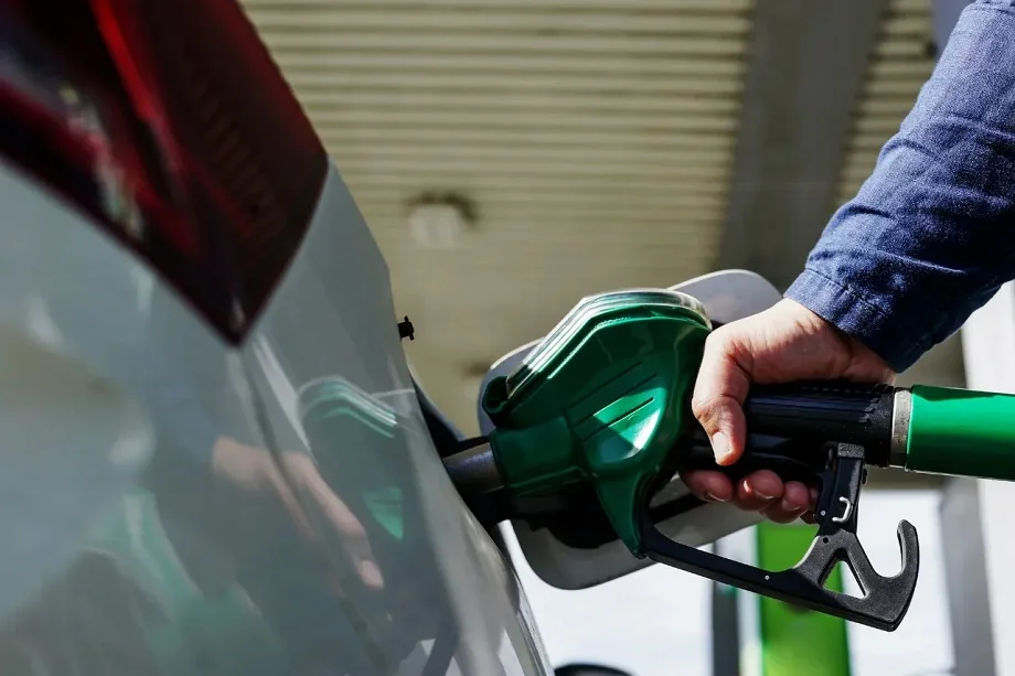 Petrol-diesel prices: सोमवार को इतनी तय हुई हैं दोनों ईंधनों की कीमतें, जान लें आप