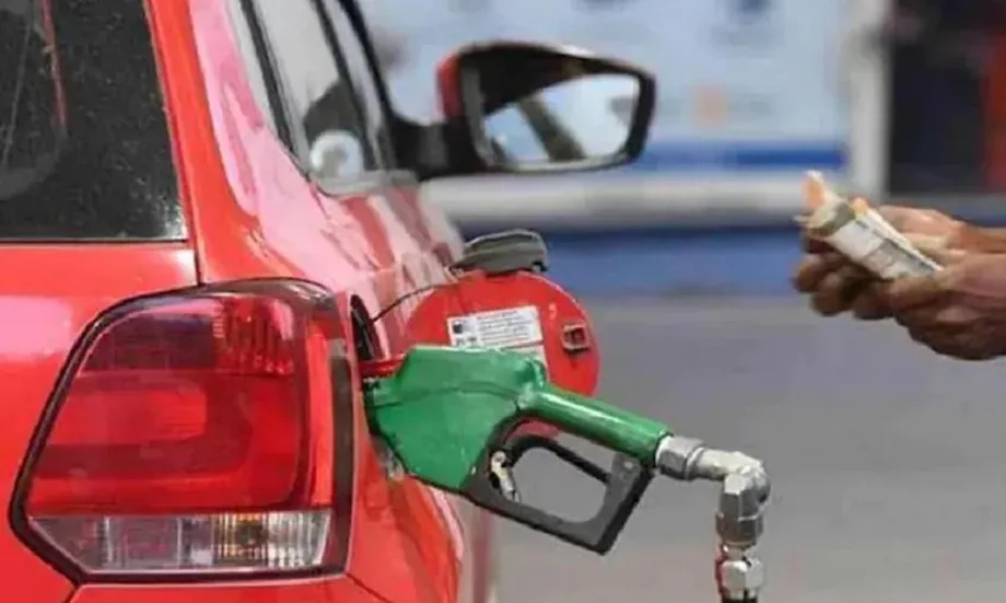 Petrol-diesel prices: गाड़ी की टंकी फुल करवाने से पहले जरूर देख लें दोनों ईंधनों की ताजा कीमतें