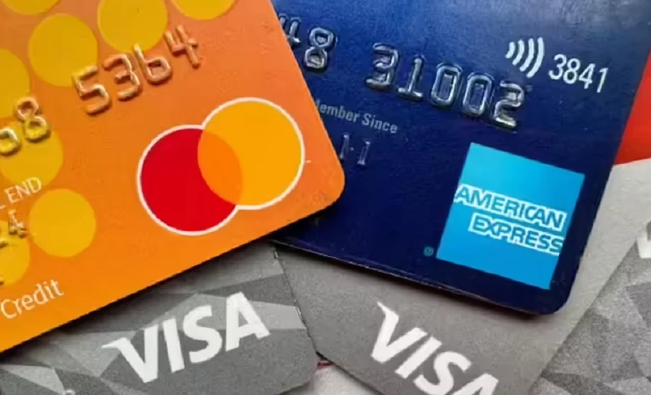 Debit cards पर भी मिलता है लाखों रुपए का इंश्योरेंस कवर, बहुत ही कम लोगों को होगी जानकारी