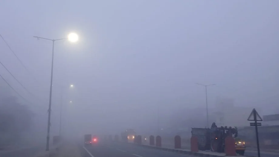 Rajasthan weather update: घने कोहरे की चपेट में आया जयपुर, बढ़ने वाला है ठंड का प्रभाव