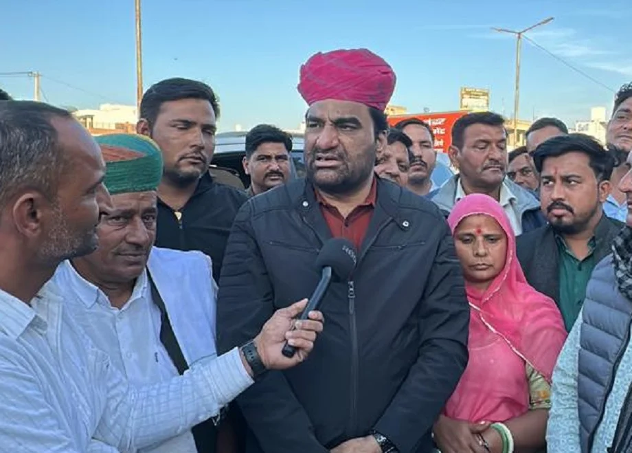 Hanuman Beniwal ने सीएम भजनलाल पर कसा तंज, कहा- क्या किसानों पर मुकदमे दर्ज करवाकर…