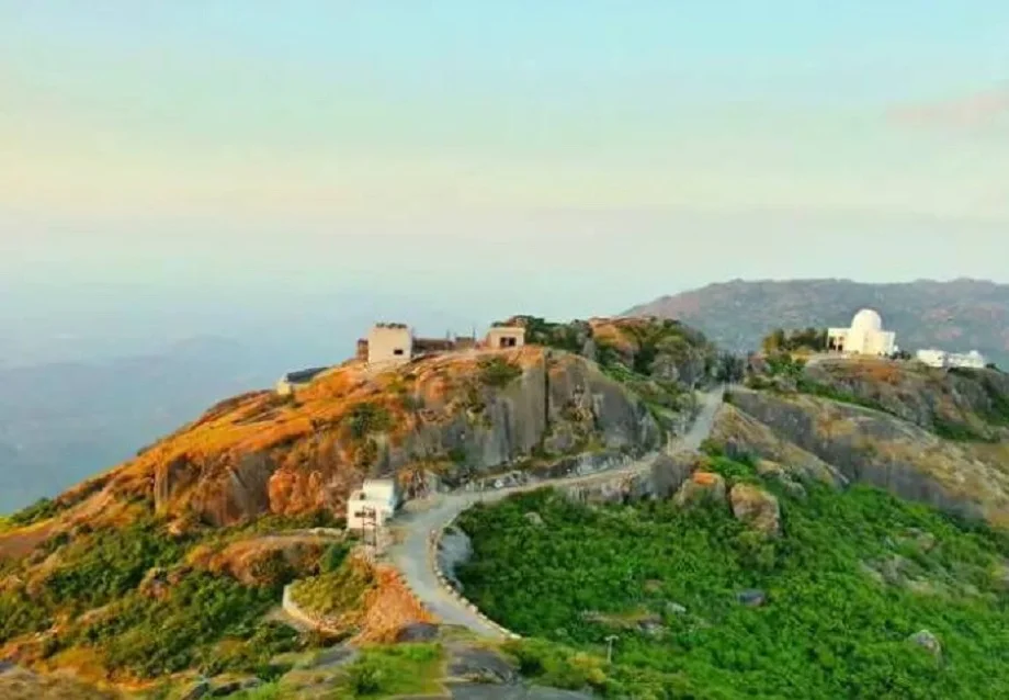 Travel Tips: क्रिसमस और नए साल की छुट्टियों में घूमने के लिए शानदार है माउंट आबू हिल स्टेशन, बना लें प्लान