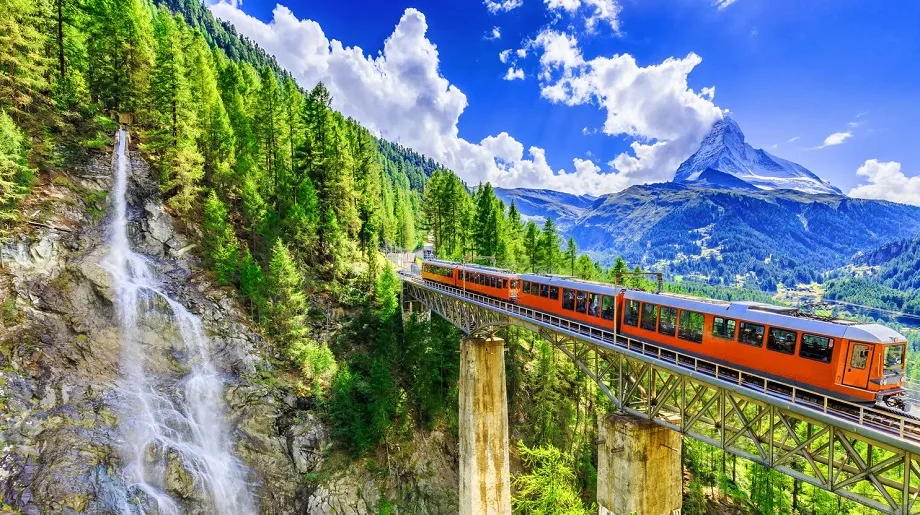 Travel tips: नए साल के मौके पर करें स्विट्जरलैंड की यात्रा, इस कारण यादगार बन जाएगा टूर