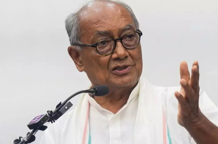 Congress नेता दिग्विजय सिंह ने की पीएम मोदी की फोटो शेयर, कैप्शन में लिख डाली ये बात