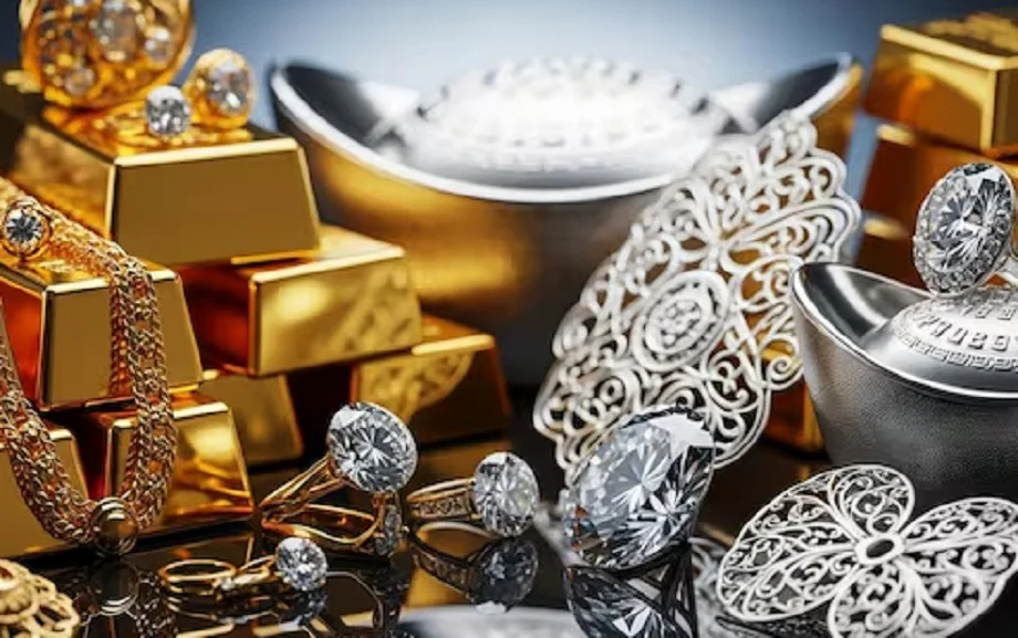 Gold and silver prices: एक ही दिन में चांदी की कीमत में आई 14,000 रुपए प्रति किग्रा की गिरावट, सोने के भाव भी गिरे