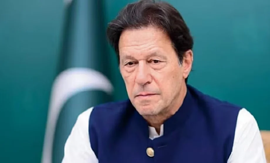 पाकिस्तान में नहीं थम रहा है सियासी बवाल, अब  Imran Khan की बहन के साथ किया ऐसा