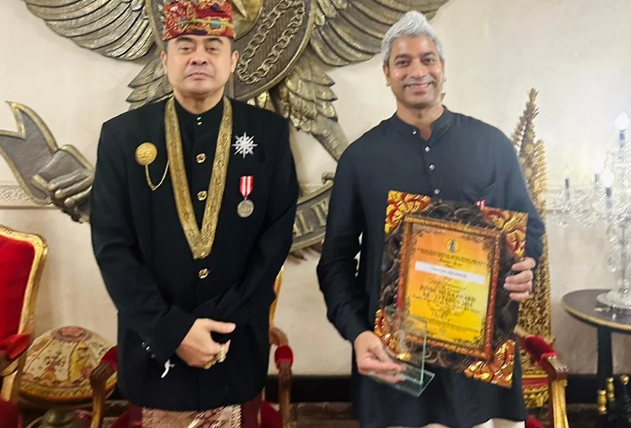 नवीन मेघवाल को बाली में मिला हिंदू मुदुप अवार्ड