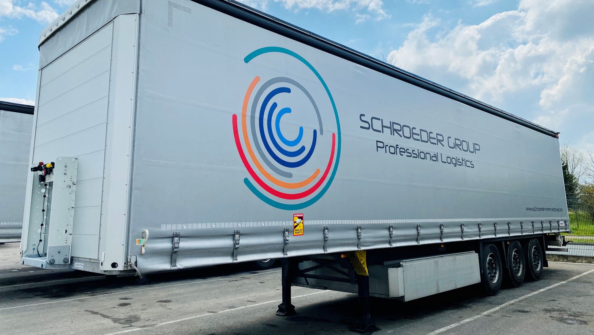 Ein LKW von Schroeder Group