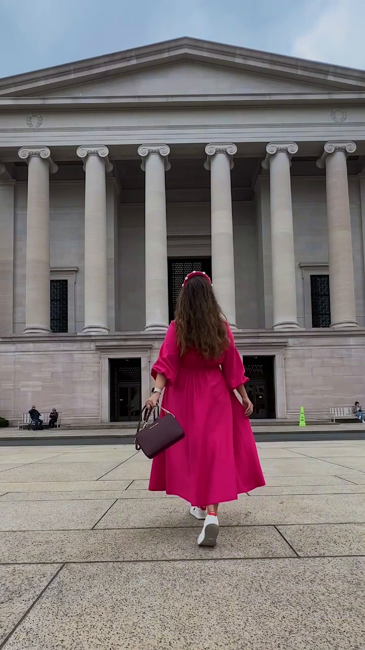 Multiverse LED art installation at the National Gallery …