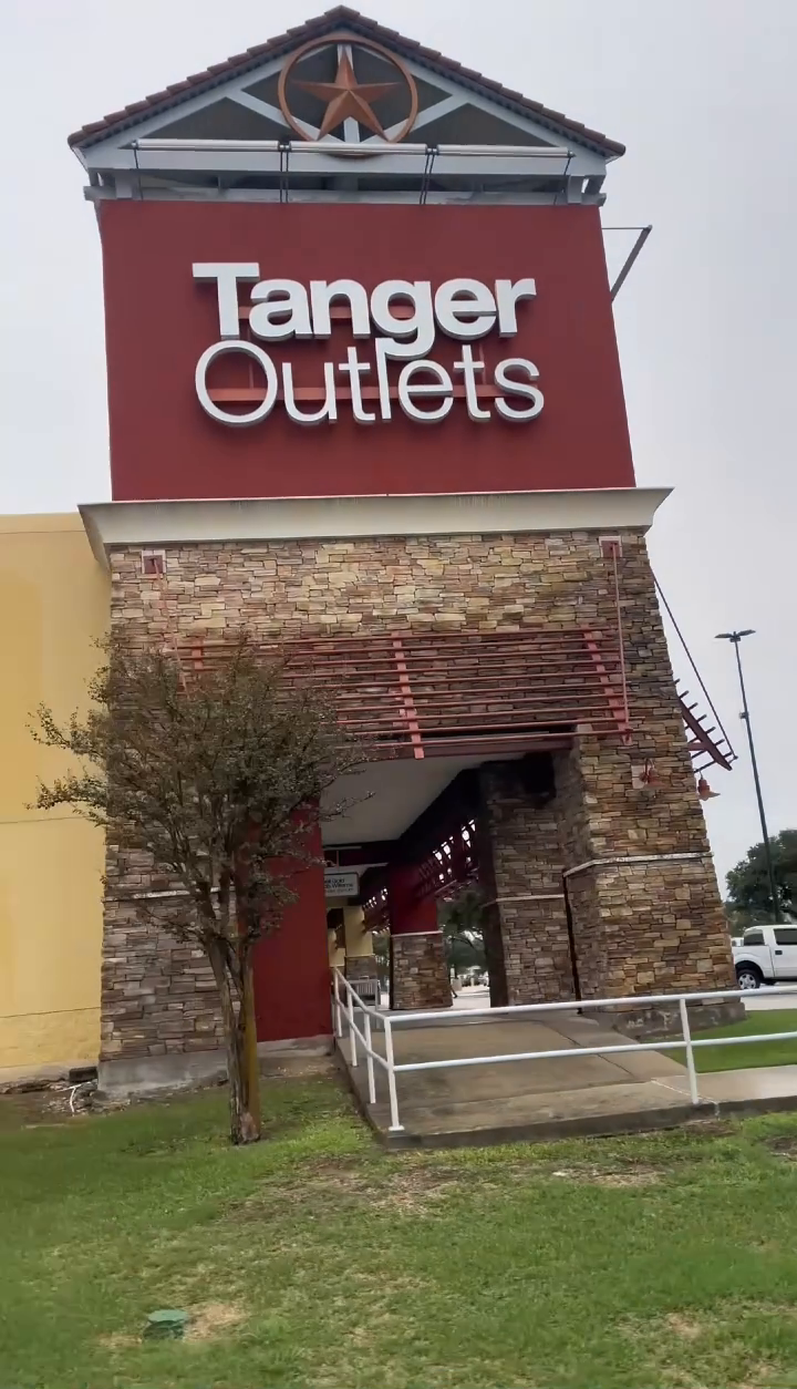 Shop BIG at the outlets in San Marcos Texas