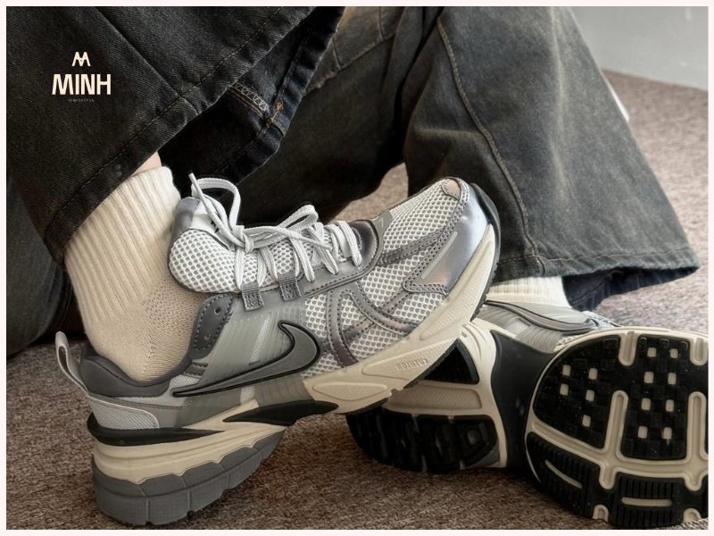 Giày Nike V2K Run ‘Pure Platinum Wolf Grey’