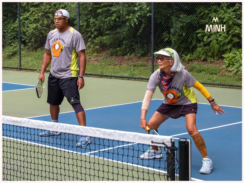 Nhiều người chơi mới chọn giày chạy bộ để chơi pickleball