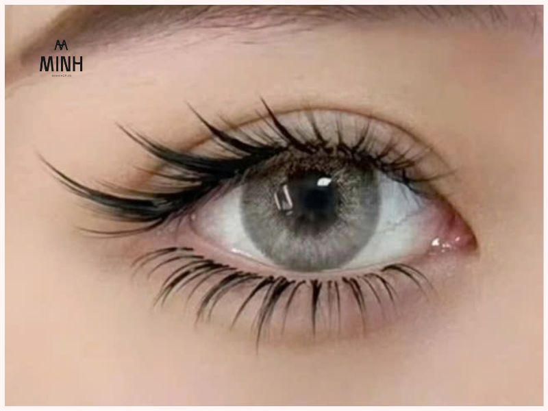 Tăng chiều sâu cho đôi mắt với kiểu nối mi đuôi cáo