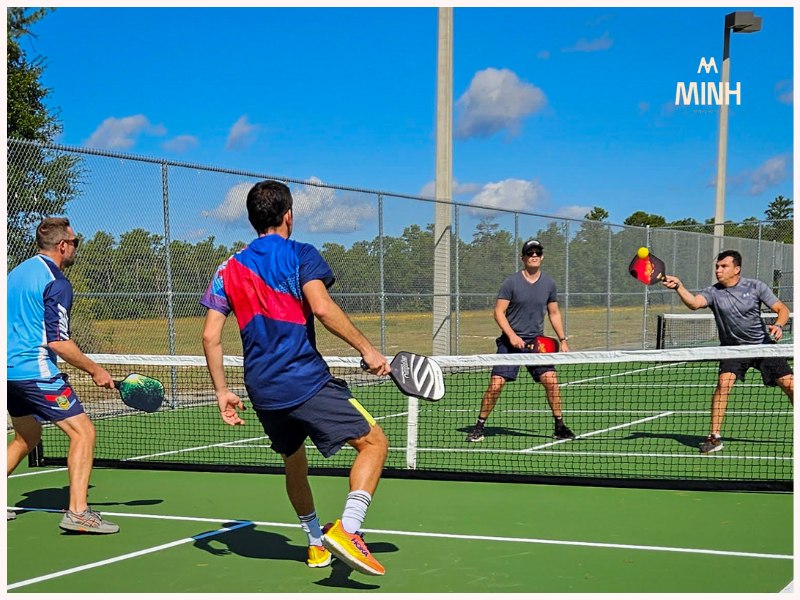 Cách chọn giày pickleball ngoài trời và top 5 mẫu đẹp nhất 2025