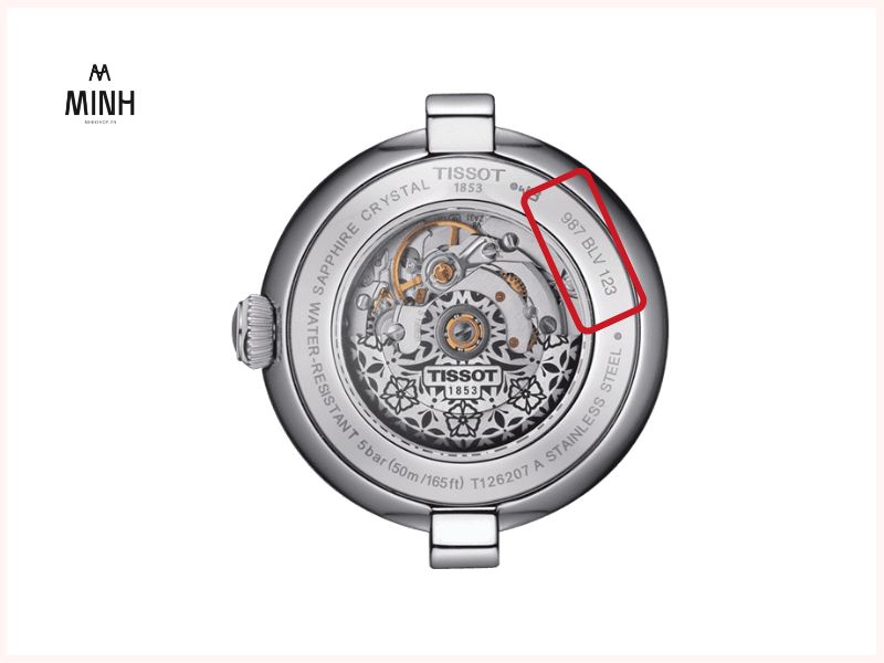 Số seri sẽ được in rõ ràng trên mặt sau của đồng hồ