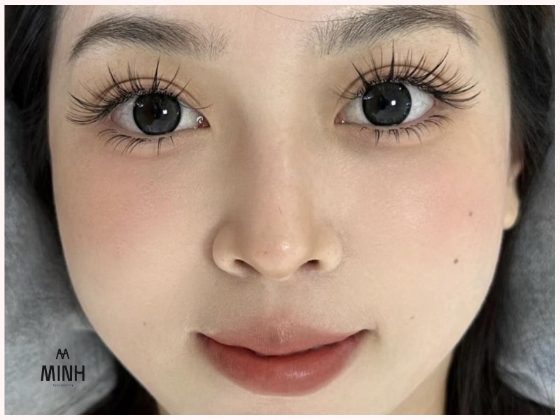 Nối mi mắt ướt là gì? Lý do khiến chị em mê mẩn kiểu mi này