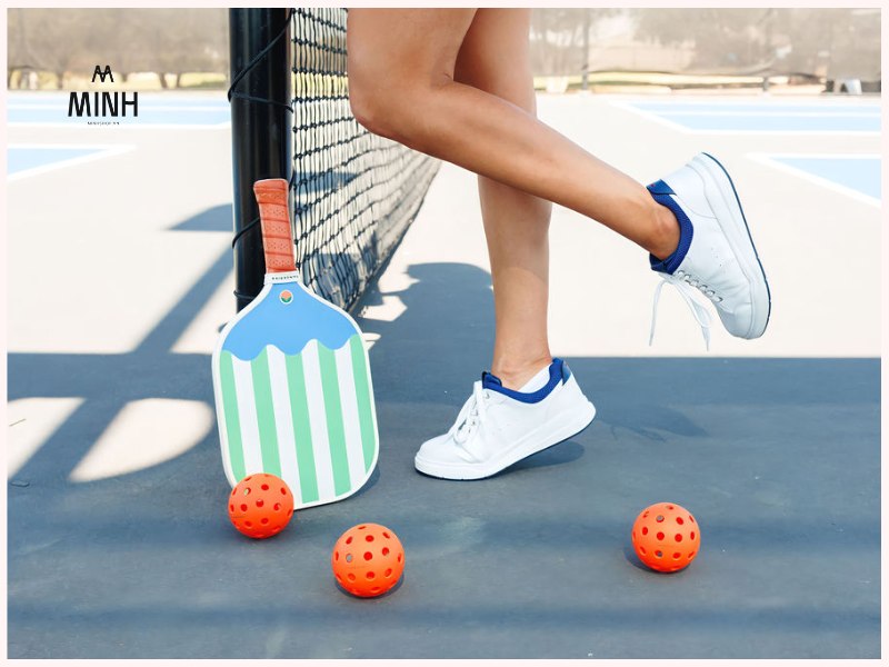 Giày pickleball trong nhà và ngoài trời khác nhau ở đế giày và khả năng chịu lực