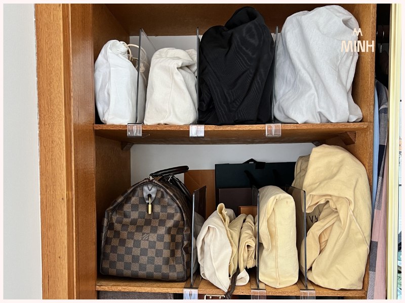 Nên đặt túi vào dust bag đi kèm khi mua túi