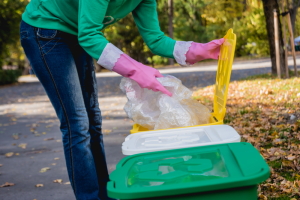 Chiedere il ritiro a domicilio dei sacchi arancioni per i prodotti sanitari tessili assorbenti per uso personale (PSA)