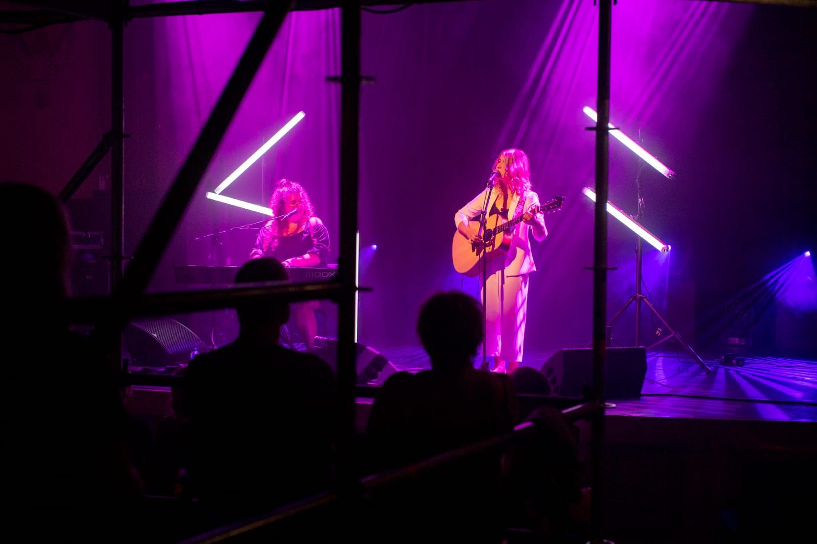 A compact and flexible lighting plan for singer Marise