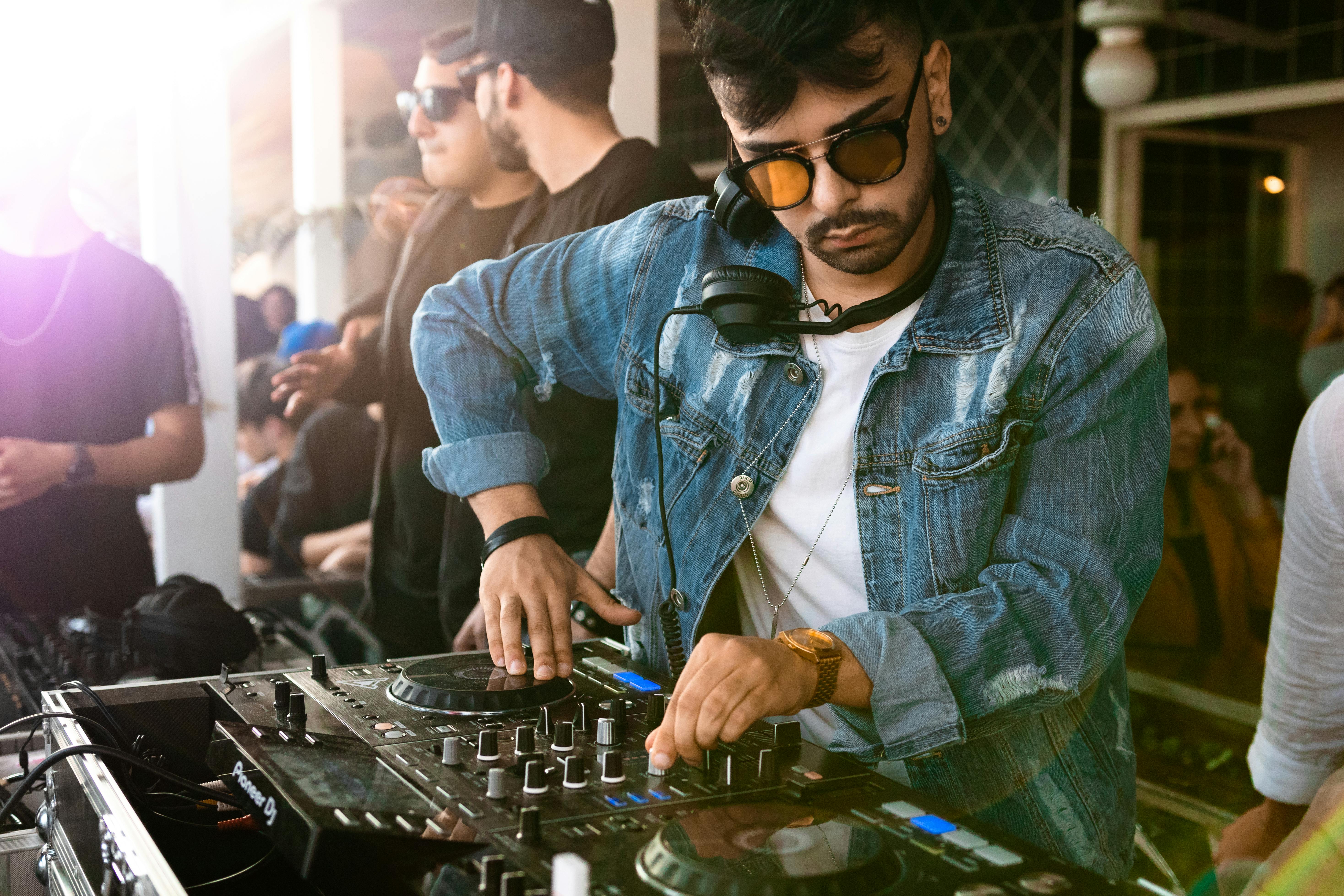 deejay performing.jpg