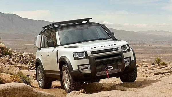 land rover defender dans un désert