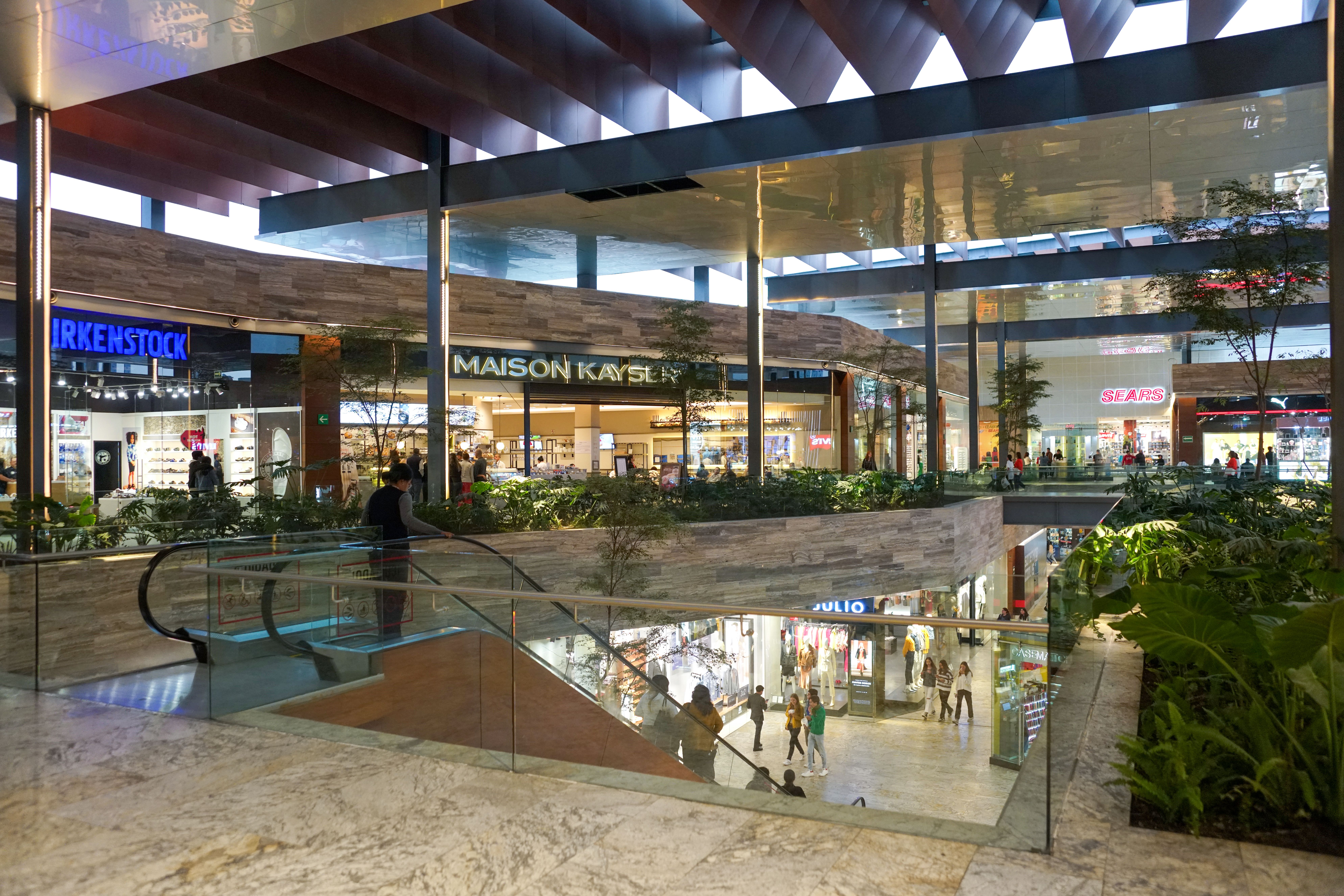 espacios publicitarios en centro comercial satélite